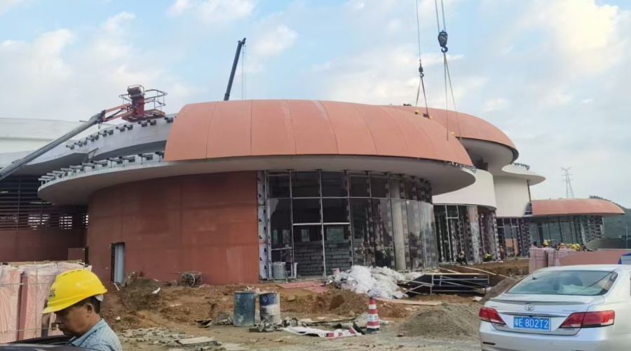 深圳西淘河服務區(qū)彩色GRC幕墻板安裝施工 深圳西淘河服務區(qū)彩色GRC幕墻板安裝施工