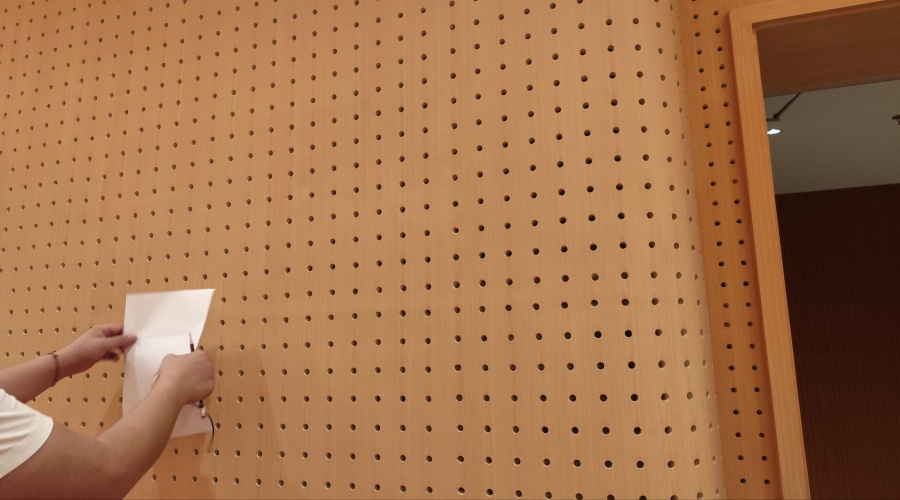 深圳坪山實驗學校GRG報告廳穿孔板工程案例 深圳坪山實驗學校GRG報告廳穿孔板工程案例